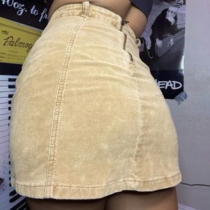 Cute corduroy mini skirt ✨